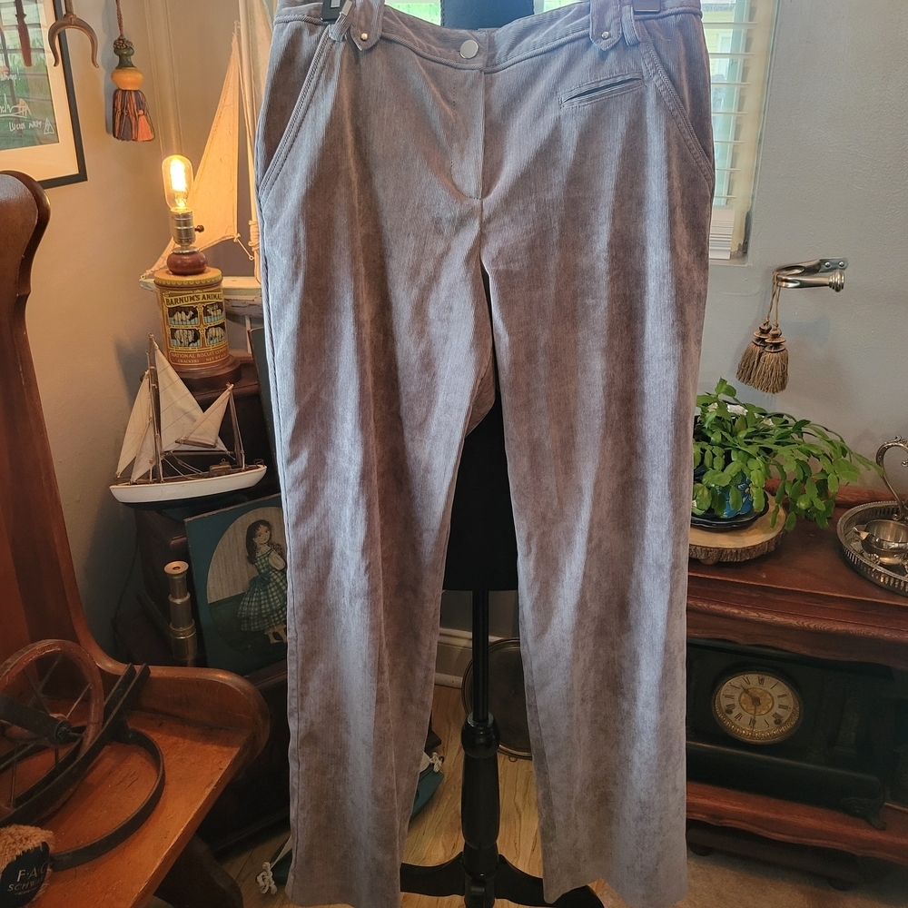 Larry Levine Women's Corduroy Pants in Light Gray